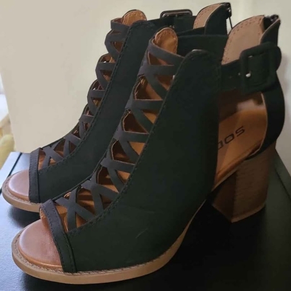 Black Open Toe Criss Cross Heel Boots - Picture 1 of 5